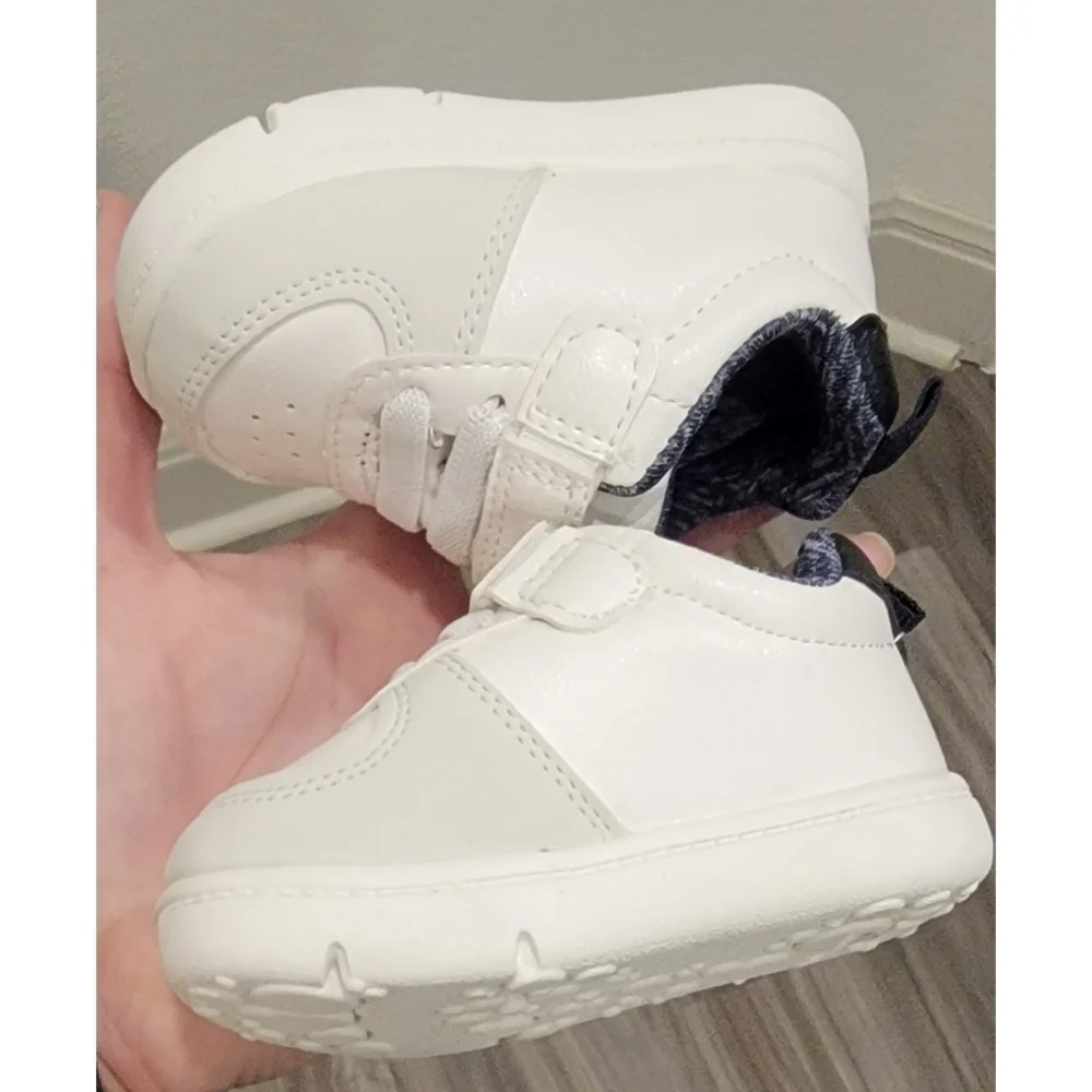Carter's Unisex-baby Kyle White Sneakers size 2